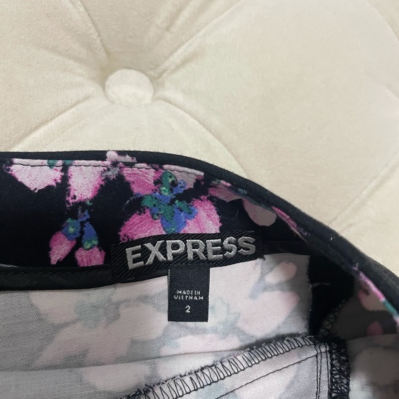 Express Floral Skort - Picture 3 of 6